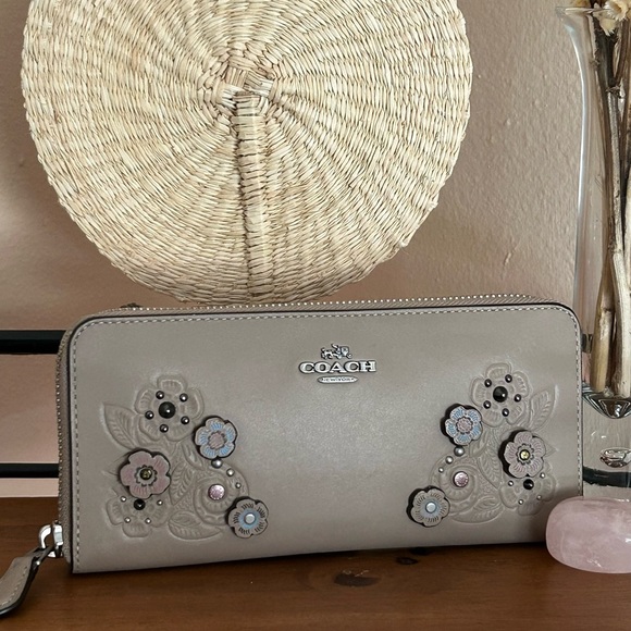 Coach Handbags - COACH TeaRose Appliqué Accordion Zippy Wallet NWT